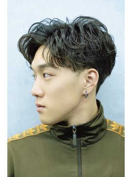 クロムトウキョウ ザ バーバー 新宿本店(CHROM TOKYO the Barber) センターパートニュアンスパーマ　新宿/メンズカット/パーマ