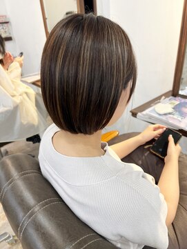 マリアバイアフロート(Maria by AFLOAT) 【山田】立体感ハイライト　ばっさりカット丸みショートボブ