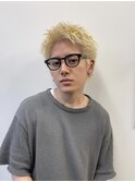ツーブロック金髪ベリーショート無造作ハイトーンカラー