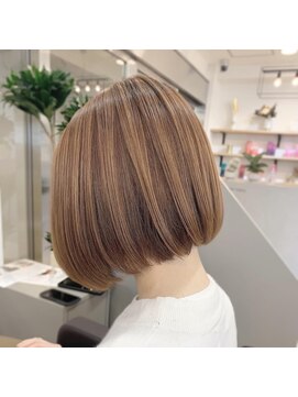 ジエクト ヴィシア(The Ect VIXIA) ぱつっと　ボブ　ハイライト　縮毛　フレンチボブ　切りっぱなし