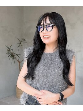 ヌール(Nuru) 暗髪ロング