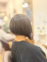 ヘアー グリーン(hair green) 首元すっきり、まとまりと艶を楽しむ上品ボブ