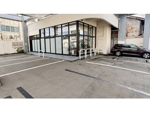 楚々の雰囲気（駐車場は店の前、横合わせて8台分ございます。）