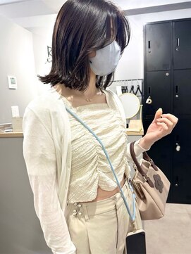 アトレ 梅田店(attrait) ロングヘアを上品に彩るグレージュカラー