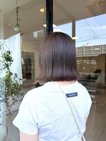 ハロウ&nbsp;ミントベージュカラー×外ハネ切りっぱなしボブ