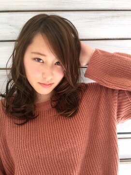 ヘアー 志希 やわらかルーズウェーブ×カーキアッシュ