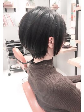 ミッシェル アフロート(michelle afloat) 20代30代40代50代小顔ひし形ショートラウンドCカーブカット