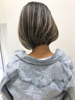 トルネード(TORNADO)&nbsp;外国人風ハイライトバレイヤージュショートボブ  グレージュ