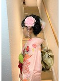 艶やかにサイドでアップスタイル