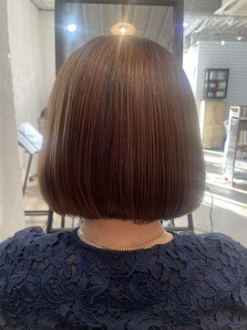 レガーレ(Legare) 艶のあるワンレンボブスタイル