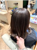 セミロング×艶感×極細ハイライト×ベージュアッシュ×似合わせ