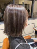 ネオリーブエム(Neolive em;)&nbsp;コントラストハイライト　ワンレン　ボブルフ　小顔