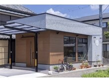 エピ(EPI)の雰囲気（お店の目の前が駐車場です♪カーポートがあるので濡れにくい♪）