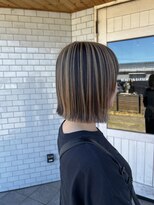 サンディーズ(Sandees)&nbsp;ぱっつんボブブリーチアンブレラカラー