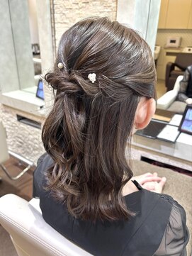 ヴィサージュプラス(VISAGE plus) 大人かわいい♪華やかハーフアップスタイル