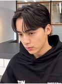 黒髪フェザーパーマ×かき上げ前髪でスマート印象