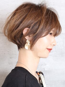 ビュートリアム ギンザ(BEAUTRIUM) メリハリのある丸みショートボブ