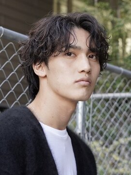 フィフス トウキョウ (fifth TOKYO) 波巻きスパイラルパーマツイストスパイラルパーマセンターパート