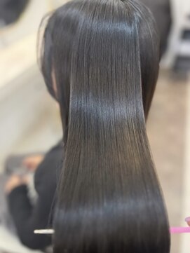 ラビス(Lovis) 黒髪カタログ/ネビージュ/小顔に見せるヘア