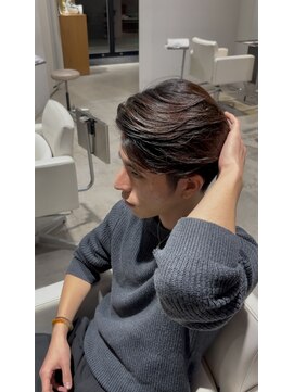 ミリ(milli Produce by ITAKURA) センターパート毛流れニュアンスパーマ