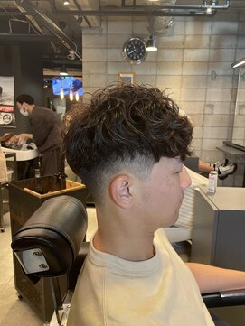 フランクスバーバー アンド ビアークラブ(FRANK'S BARBER and BEER CLUB) フェードカットパーマスタイルF