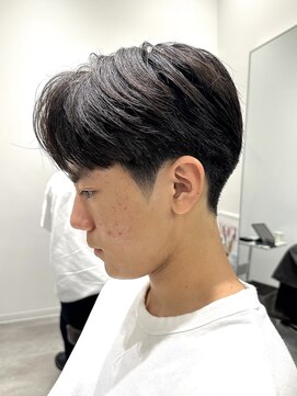 カルム(kalm) 毛流れセンターパートニュアンスパーマカルマヘアメンズパーマ