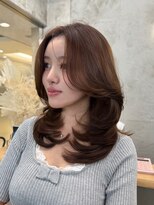 エッセンザ 梅田(ESSENZA) セミロング 海外レイヤー ボリュームアップ