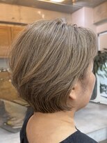 カシー(Casii) 50代からは明るさと軽さのショートヘアがオススメ