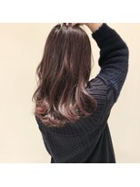 デフィー(DEFY) ピンクグレージュのミディアムスタイル