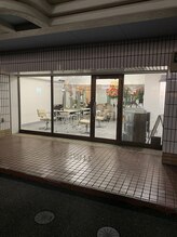 国道4号線沿いのわかりやすい場所【インナーカラー/ハイライト/メンズ/イルミナカラー/イヤリングカラー】