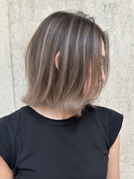 ヨロ 小岩(YOLO) ハイライトショートヘアダブルカラーイルミナカラーオージュア