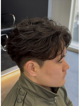 バース バイ ハピネス(BIRTH by happiness) 韓国へアカルマパーマワックスなしセンターパート黒髪ウルフ