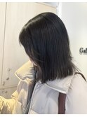 深みのあるダークグレージュ/暗髪カラー