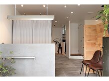 ライズ ヘア ブランド スウェル(RISE HAIR BRAND SWELL)の雰囲気（落ち着いた店内で丁寧な施術☆）