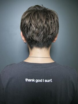 ルティア(Lutia) 刈り上げ ビジネス ネープレスウルフ