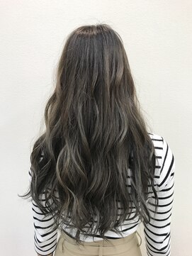 アッシュ 横浜西口店(Ash) ハイライトのグレージュカラー