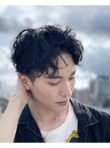 Belleメンズ 前下がりセンターパートにくせ毛風パーマ《表参道》