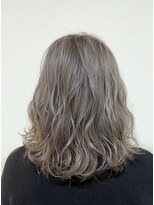 フィックスヘアー なんば(FIX-hair)&nbsp;グレージュアッシュ/セミディ/ウェーブ巻き/シルキーベージュ