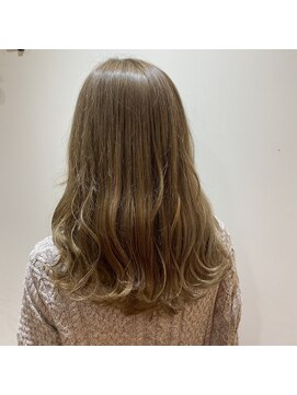 美容室 アイディー i-dee ペールベージュ