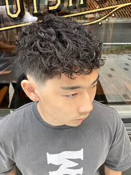 フォーコーナーズ(Four Corners) スパイラルパーマ/フェードカット/バーバー/刈り上げ