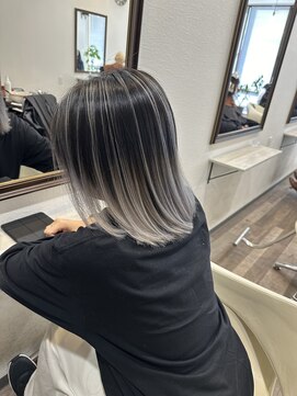 リンドヘアー(Lindo hair) ホワイトグレーバレイヤージュ Tomoya