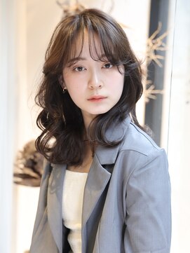 ハーバーズ バイ エムスラッシュ 鎌倉由比ヶ浜(Harbors by M.SLASH) くびれカール/センターパート/抜け感ヘア/モテ髪/鎌倉