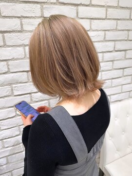 アッシュ 十日市場店(Ash) ミルクティーベージュ