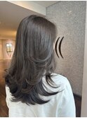 透け感グレージュ×ロングレイヤーカット