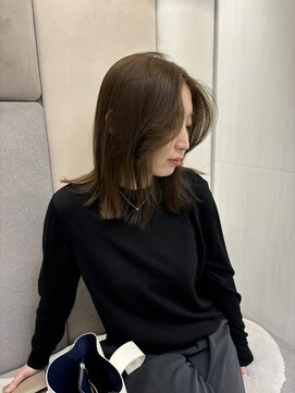 アナ ラーナ(Anna Lanna) 柔らかカーキベージュ×ゆるっとミディアム