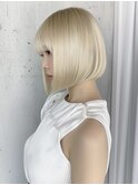 金髪ボブ 金髪 ブロンド ホワイト 切りっぱなしボブ AKARI