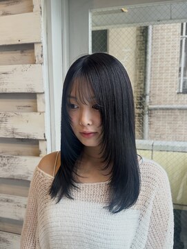 グランデュール 静岡駅前店(GRANDEUR) ナチュラルな黒髪カラーに顔周りレイヤー！