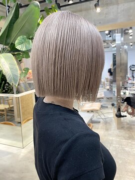 サンク 原宿 表参道(cinq) ミルクティーアッシュベージュカラーミディアムロングウルフ原宿