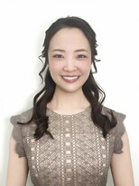 ステラ(Stella)&nbsp;結婚式参列編。オデコ出しつつ可愛いさ溢れるハーフアップ