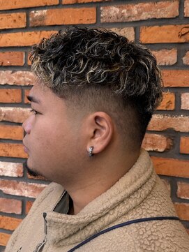 スキンフェード×ツイスパメッシュ